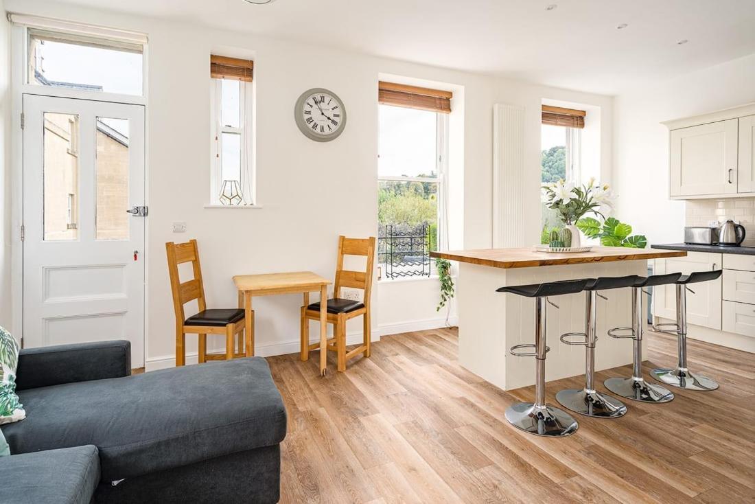 Spacious 2 Bedroom House With Stunning Views Bath Exteriör bild