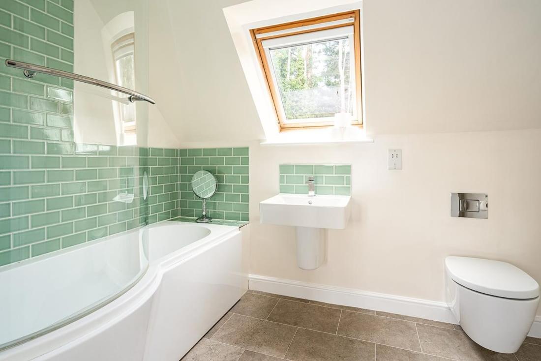 Spacious 2 Bedroom House With Stunning Views Bath Exteriör bild